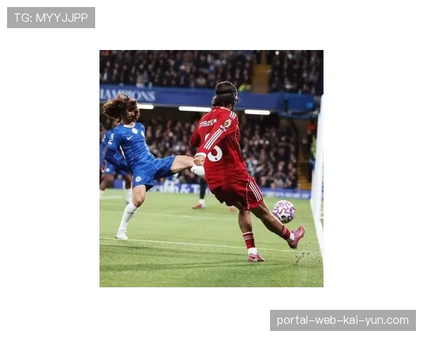 切尔西边后卫内收战术被针对 阿森纳利用宽度制造杀机